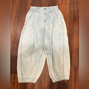 WE THE FREE RIDLEY PULL-ON BARREL JEANS IN VERA BLUE